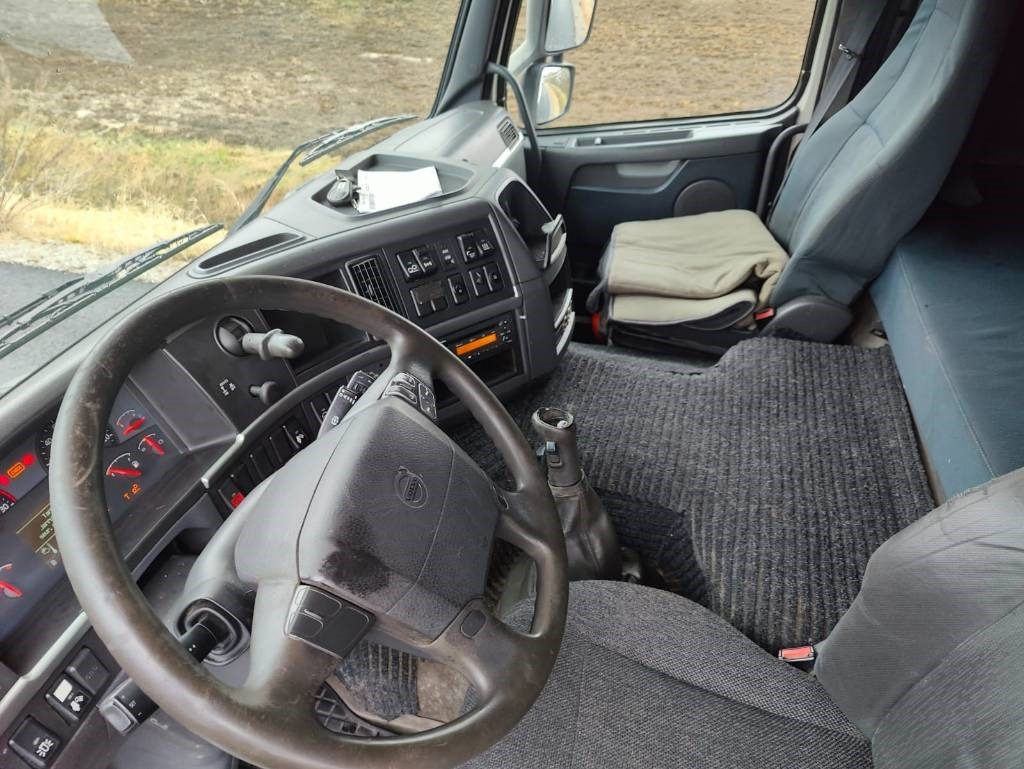 Kravas automašīna ar slēgto virsbūvi Volvo FM 13: foto 15