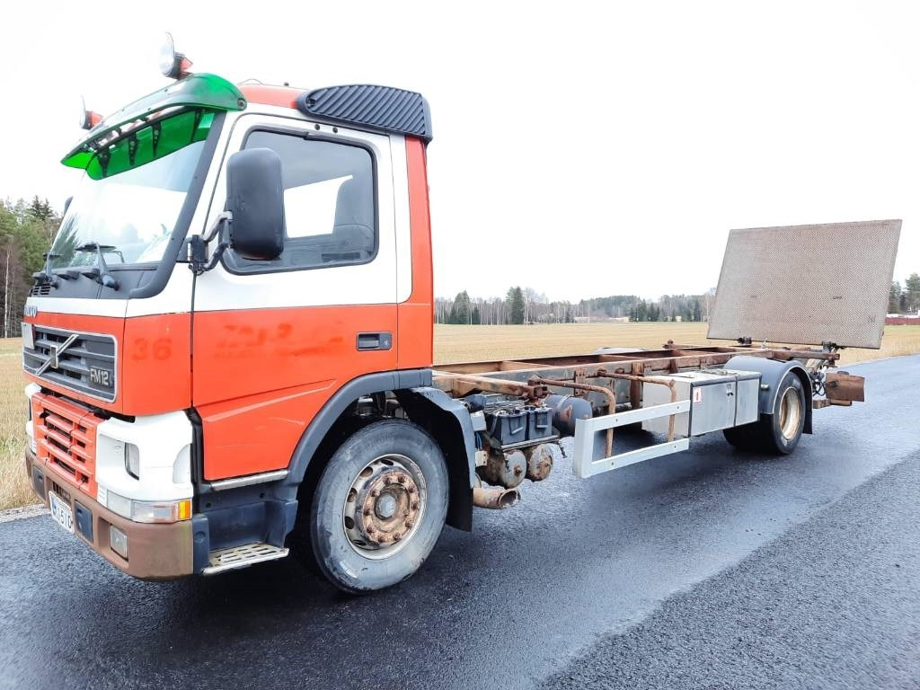 Volvo FM12 - Konteineru vedējs/ Kravas automašīna ar noņemamā virsbūve: foto 1 Volvo FM12 - Konteineru vedējs/ Kravas automašīna ar noņemamā virsbūve: foto 1