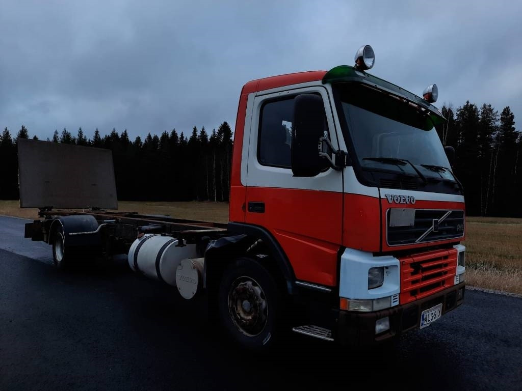 Volvo FM12 - Konteineru vedējs/ Kravas automašīna ar noņemamā virsbūve: foto 2 Volvo FM12 - Konteineru vedējs/ Kravas automašīna ar noņemamā virsbūve: foto 2