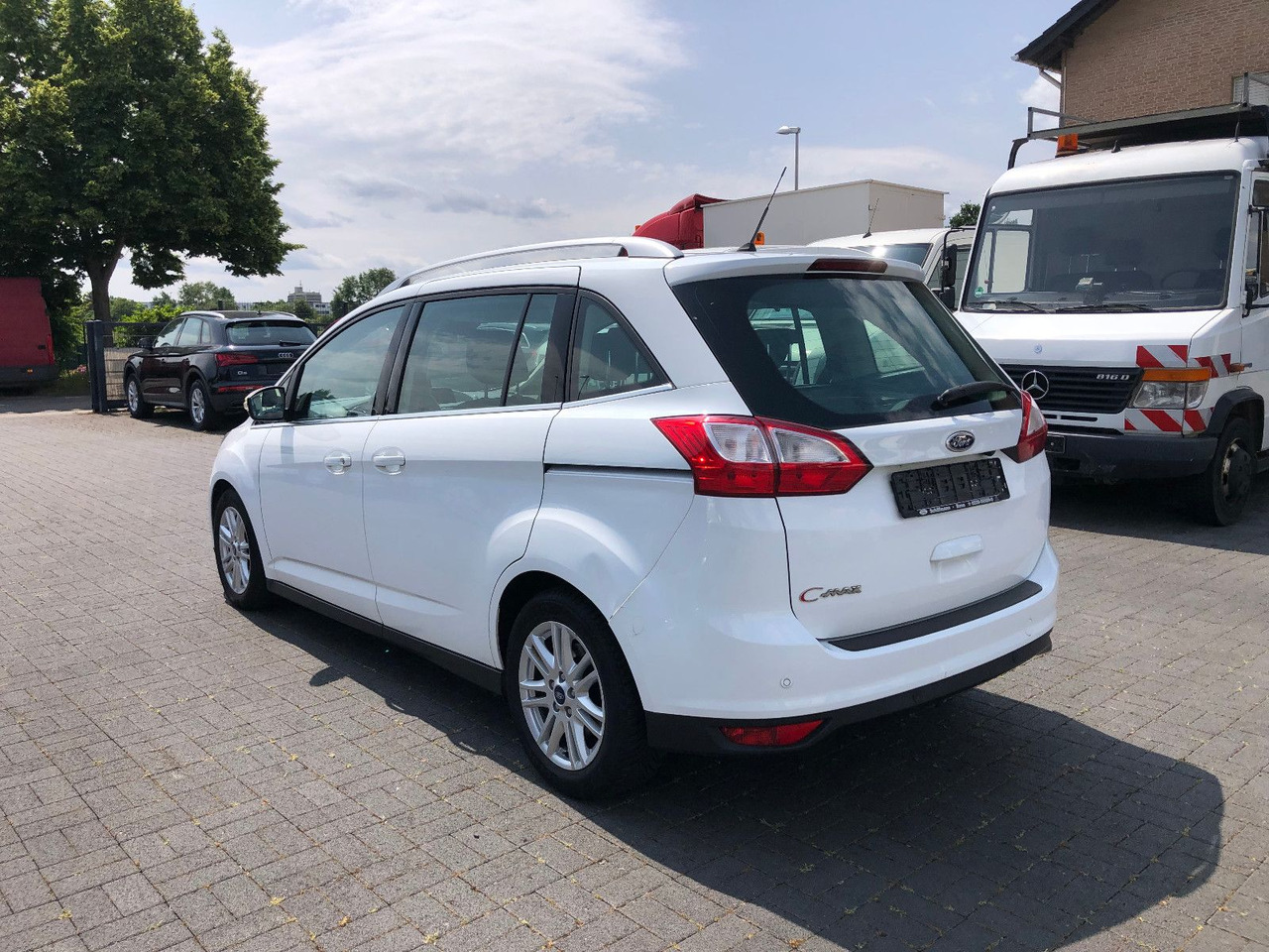Ford Grand C-Max 2.0 TDCi Titanium - Pasažieru furgons: foto 4 Ford Grand C-Max 2.0 TDCi Titanium - Pasažieru furgons: foto 4