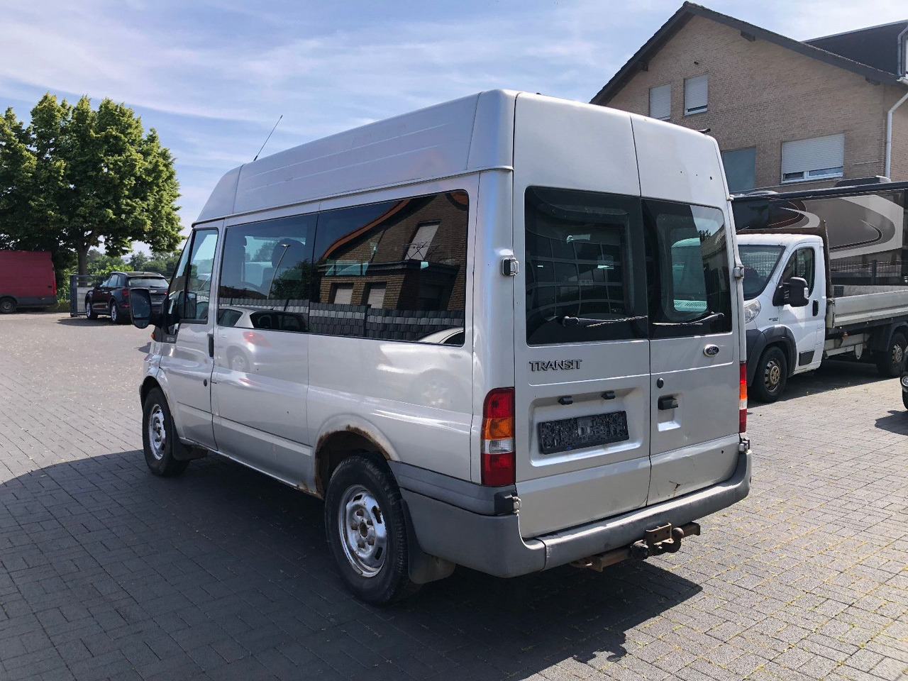Ford Transit 2.4 TDi, Heckantrieb, 8-Sitzer, Klima - Pasažieru furgons: foto 4 Ford Transit 2.4 TDi, Heckantrieb, 8-Sitzer, Klima - Pasažieru furgons: foto 4