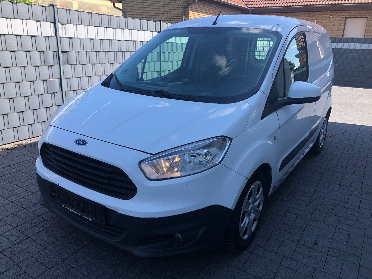 Ford Transit Courier 1.6 TDCi Trend - Mazs furgons: foto 3 Ford Transit Courier 1.6 TDCi Trend - Mazs furgons: foto 3