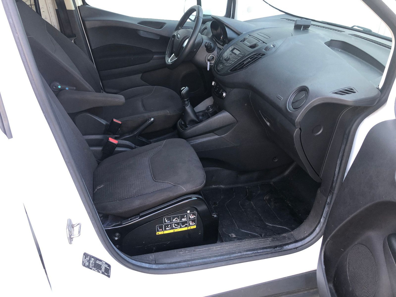 Mazs furgons Ford Transit Courier 1.6 TDCi Trend: foto 9