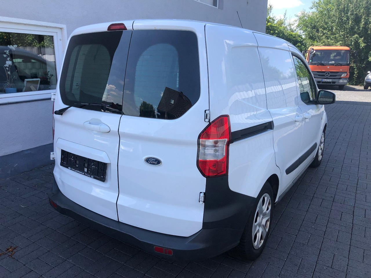Ford Transit Courier 1.6 TDCi Trend - Mazs furgons: foto 2 Ford Transit Courier 1.6 TDCi Trend - Mazs furgons: foto 2