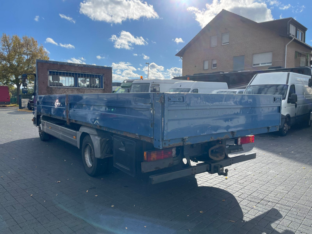 Mercedes-Benz Atego 818 Pritsche Euro 5 - Automašīna ar kravas platformu: foto 2 Mercedes-Benz Atego 818 Pritsche Euro 5 - Automašīna ar kravas platformu: foto 2