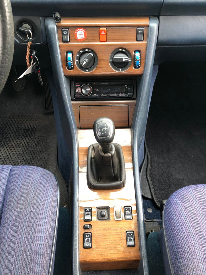 Sedans Mercedes-Benz W124 E 260: foto 13