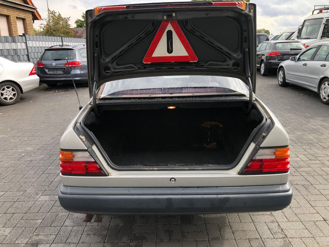 Sedans Mercedes-Benz W124 E 260: foto 18