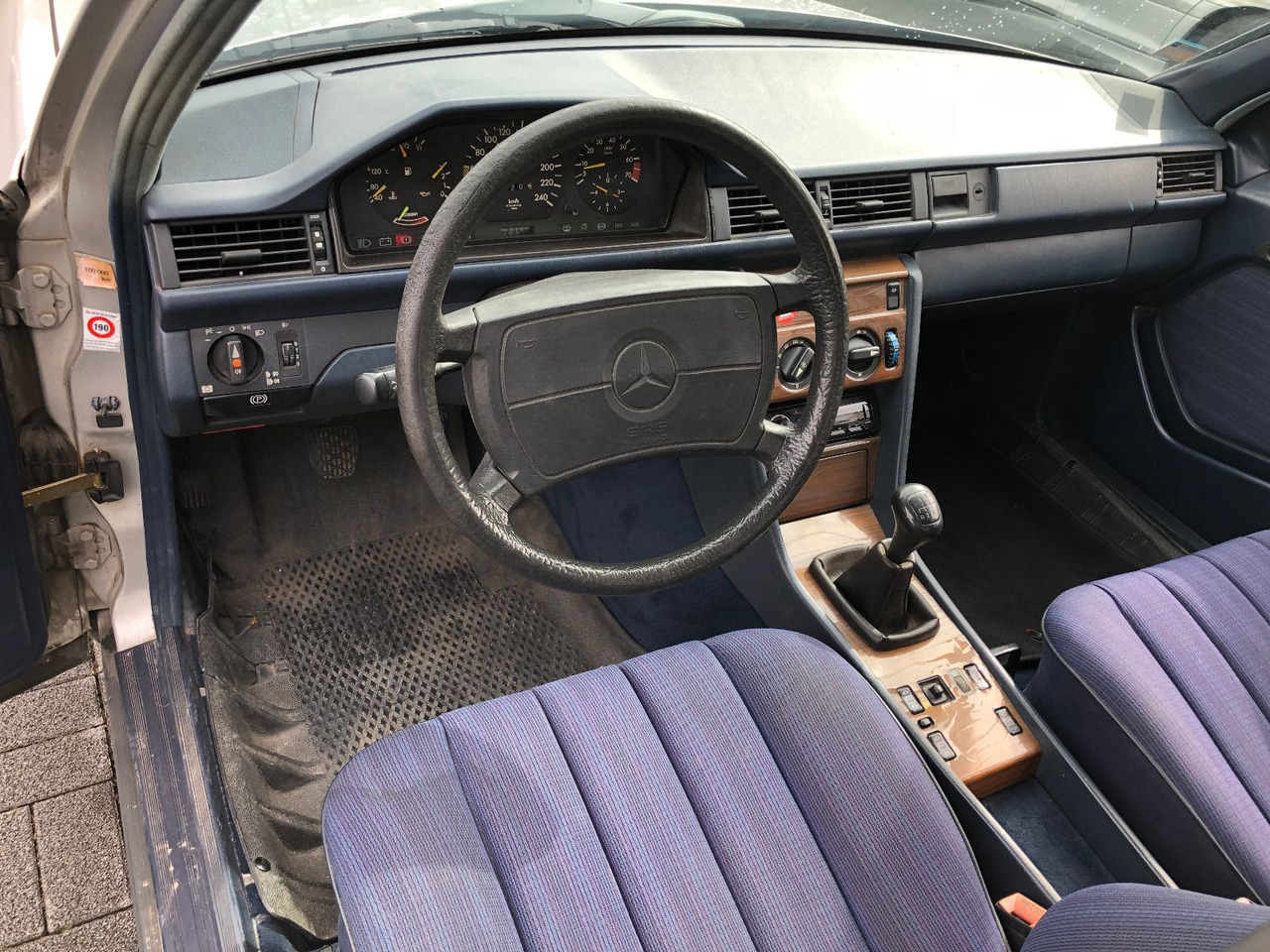 Sedans Mercedes-Benz W124 E 260: foto 11