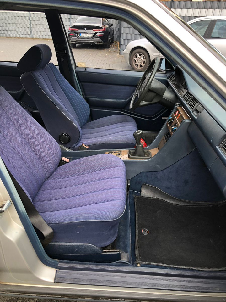 Sedans Mercedes-Benz W124 E 260: foto 21