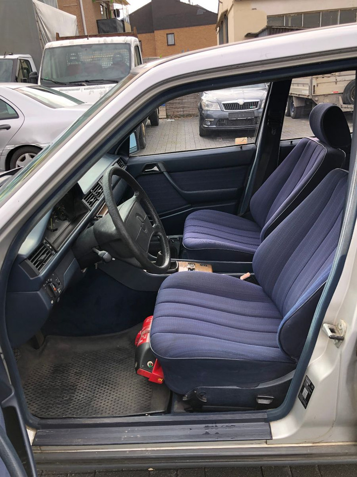 Sedans Mercedes-Benz W124 E 260: foto 9