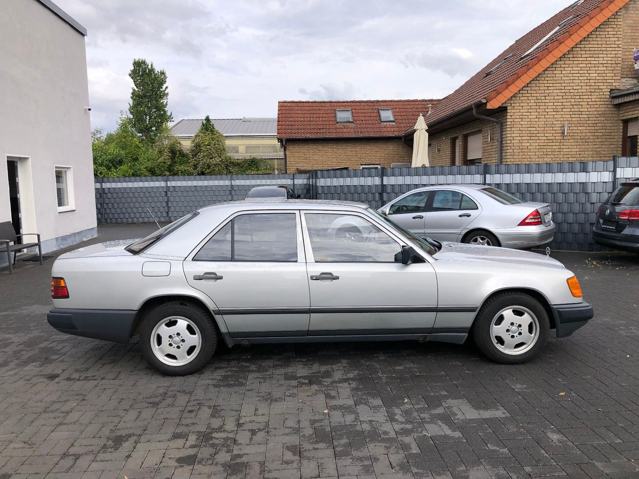 Sedans Mercedes-Benz W124 E 260: foto 6