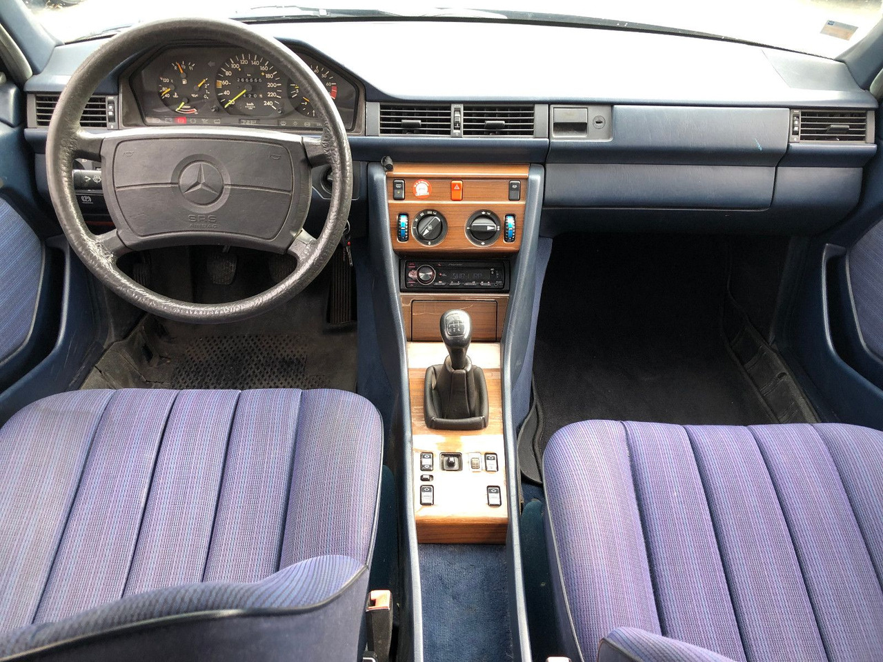 Sedans Mercedes-Benz W124 E 260: foto 14