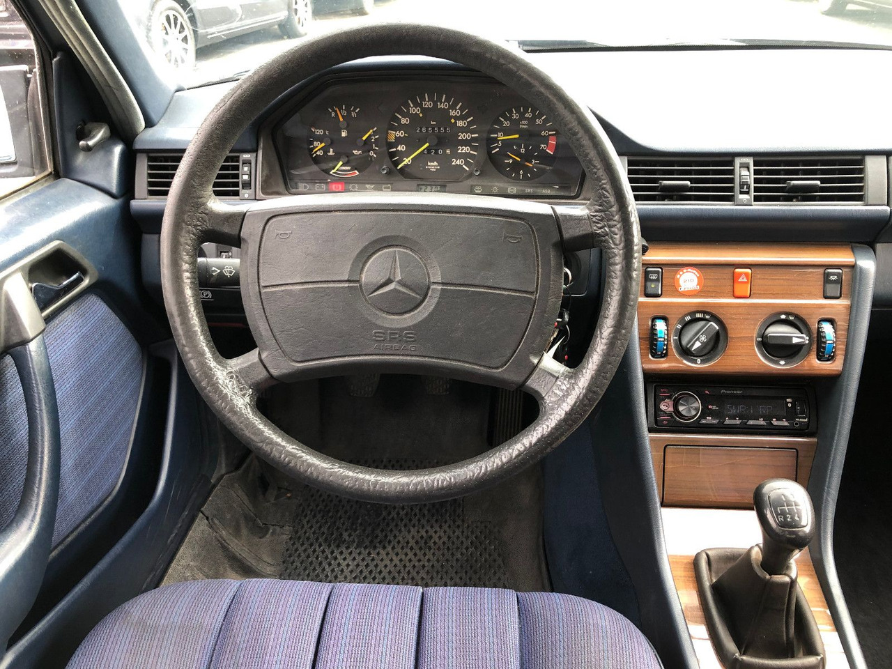 Sedans Mercedes-Benz W124 E 260: foto 12