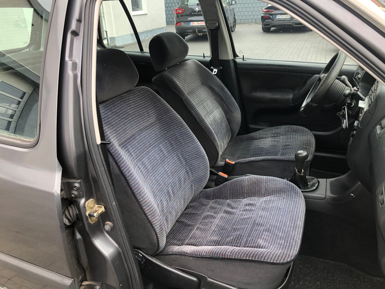 Sedans Volkswagen Golf 1.8 GL Klima: foto 17 Sedans Volkswagen Golf 1.8 GL Klima: foto 17