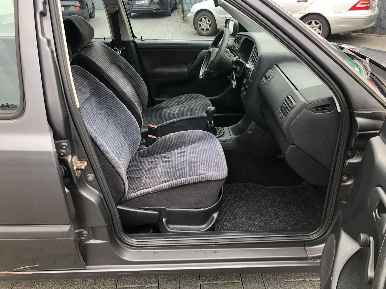 Sedans Volkswagen Golf 1.8 GL Klima: foto 16 Sedans Volkswagen Golf 1.8 GL Klima: foto 16