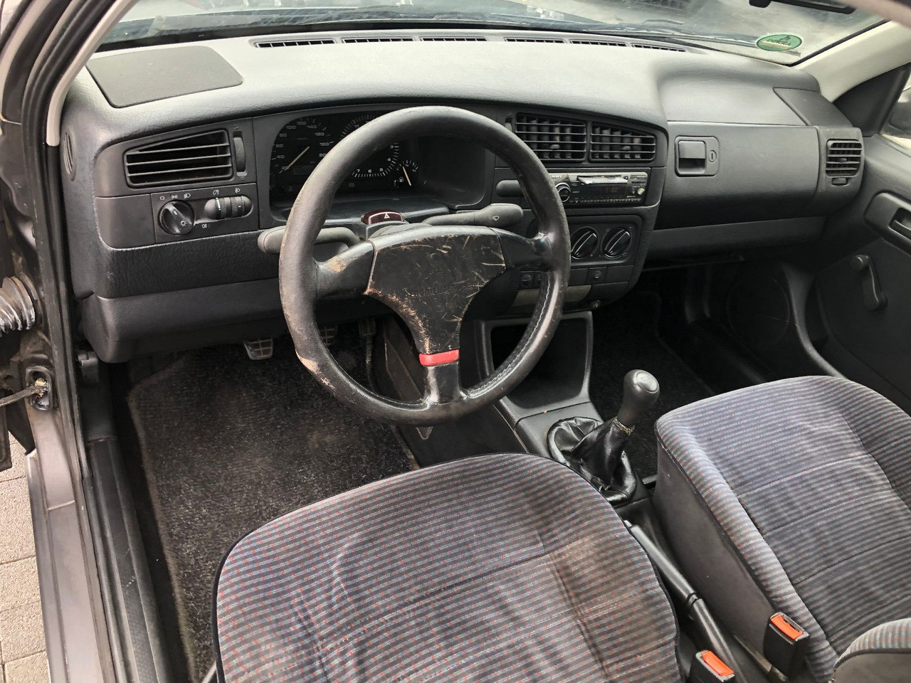 Sedans Volkswagen Golf 1.8 GL Klima: foto 11 Sedans Volkswagen Golf 1.8 GL Klima: foto 11