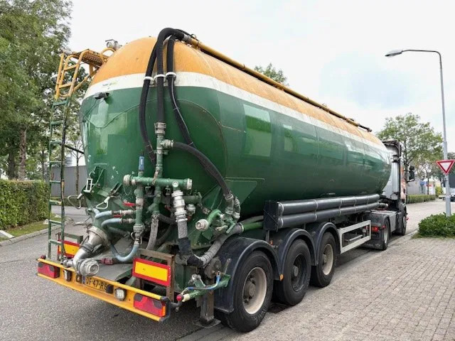 Feldbinder KIP48 3 3-AXLE 48M3 KIPPING SILO TRAILER (SAF AXLES / DRUM BRAKES / 4 COMPARTMENTS) - Puspiekabe cisterna: foto 3 Feldbinder KIP48 3 3-AXLE 48M3 KIPPING SILO TRAILER (SAF AXLES / DRUM BRAKES / 4 COMPARTMENTS) - Puspiekabe cisterna: foto 3