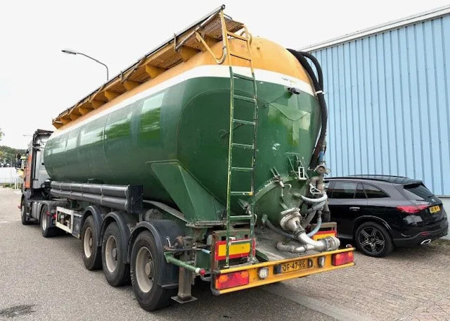 Feldbinder KIP48 3 3-AXLE 48M3 KIPPING SILO TRAILER (SAF AXLES / DRUM BRAKES / 4 COMPARTMENTS) - Puspiekabe cisterna: foto 4 Feldbinder KIP48 3 3-AXLE 48M3 KIPPING SILO TRAILER (SAF AXLES / DRUM BRAKES / 4 COMPARTMENTS) - Puspiekabe cisterna: foto 4