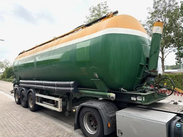 Feldbinder KIP48 3 3-AXLE 48M3 KIPPING SILO TRAILER (SAF AXLES / DRUM BRAKES / 4 COMPARTMENTS) - Puspiekabe cisterna: foto 2 Feldbinder KIP48 3 3-AXLE 48M3 KIPPING SILO TRAILER (SAF AXLES / DRUM BRAKES / 4 COMPARTMENTS) - Puspiekabe cisterna: foto 2