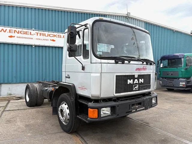 MAN 18 18.232 4x2 FULL STEEL CHASSIS (MANUAL GEARBOX / FULL STEEL SUSPENSION / REDUCTION AXLE) - Šasija kravas automašīna: foto 2 MAN 18 18.232 4x2 FULL STEEL CHASSIS (MANUAL GEARBOX / FULL STEEL SUSPENSION / REDUCTION AXLE) - Šasija kravas automašīna: foto 2