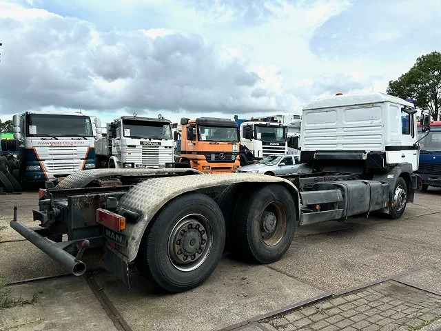 MAN 26.414 FNL-T (6-CILINDERHEADS) 6x4 CHASSIS (EURO 2 / ZF16 MANUAL GEARBOX / REDUCTION AXLES) - Šasija kravas automašīna: foto 3 MAN 26.414 FNL-T (6-CILINDERHEADS) 6x4 CHASSIS (EURO 2 / ZF16 MANUAL GEARBOX / REDUCTION AXLES) - Šasija kravas automašīna: foto 3