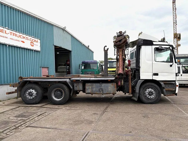 Mercedes-Benz Actros 2540 L 6x2 MP1 WITH V-CRANE & HOOK-ARM SYSTEM (EPS WITH CLUTCH (3 PEDALS) / REDUCTION AXLE / STEEL-/AIR SUSPENSION / P.T. - Pacēlājs ar āķi, Kravas auto ar manipulatoru: foto 4 Mercedes-Benz Actros 2540 L 6x2 MP1 WITH V-CRANE & HOOK-ARM SYSTEM (EPS WITH CLUTCH (3 PEDALS) / REDUCTION AXLE / STEEL-/AIR SUSPENSION / P.T. - Pacēlājs ar āķi, Kravas auto ar manipulatoru: foto 4