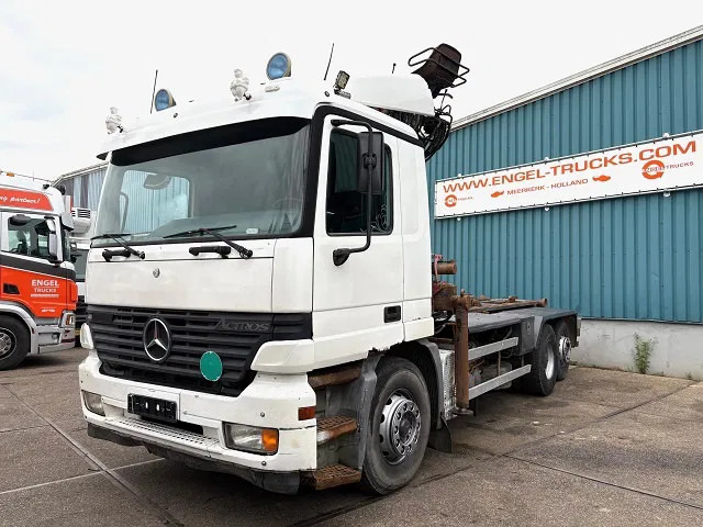 Mercedes-Benz Actros 2540 L 6x2 MP1 WITH V-CRANE & HOOK-ARM SYSTEM (EPS WITH CLUTCH (3 PEDALS) / REDUCTION AXLE / STEEL-/AIR SUSPENSION / P.T. - Pacēlājs ar āķi, Kravas auto ar manipulatoru: foto 1 Mercedes-Benz Actros 2540 L 6x2 MP1 WITH V-CRANE & HOOK-ARM SYSTEM (EPS WITH CLUTCH (3 PEDALS) / REDUCTION AXLE / STEEL-/AIR SUSPENSION / P.T. - Pacēlājs ar āķi, Kravas auto ar manipulatoru: foto 1
