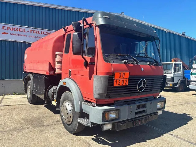 Mercedes-Benz SK 1726 (ORIGINAL GERMAN) 13.500 LITER TANK TRUCK (ZF16 MANUAL GEARBOX / FULL STEEL SUSPENSION / REDUCTION AXLE / ANALOG COUNTER - Autocisterna: foto 2 Mercedes-Benz SK 1726 (ORIGINAL GERMAN) 13.500 LITER TANK TRUCK (ZF16 MANUAL GEARBOX / FULL STEEL SUSPENSION / REDUCTION AXLE / ANALOG COUNTER - Autocisterna: foto 2
