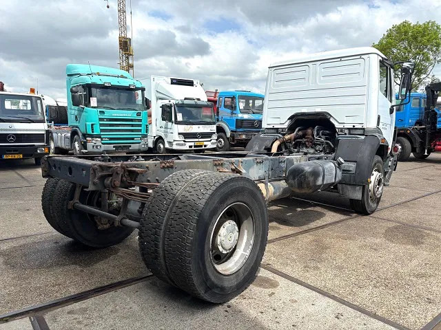 Mercedes-Benz SK 1824 4x2 FULL STEEL SUSPENSION CHASSIS (MANUAL GEARBOX / REDUCTION AXLE / FULL STEEL SUSPENSION) - Šasija kravas automašīna: foto 3 Mercedes-Benz SK 1824 4x2 FULL STEEL SUSPENSION CHASSIS (MANUAL GEARBOX / REDUCTION AXLE / FULL STEEL SUSPENSION) - Šasija kravas automašīna: foto 3