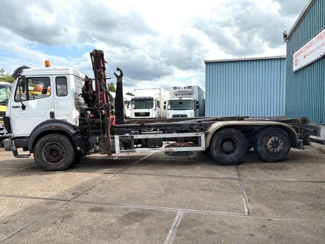 Mercedes-Benz SK 2527 6x2 HOOK-ARM SYSTEM WITH HMF CRANE (V6 ENGINE / ZF MANUAL GEARBOX / REDUCTION AXLE / STEEL SUSPENSION / P.T.O.) - Pacēlājs ar āķi, Kravas auto ar manipulatoru: foto 5 Mercedes-Benz SK 2527 6x2 HOOK-ARM SYSTEM WITH HMF CRANE (V6 ENGINE / ZF MANUAL GEARBOX / REDUCTION AXLE / STEEL SUSPENSION / P.T.O.) - Pacēlājs ar āķi, Kravas auto ar manipulatoru: foto 5