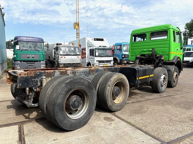 Mercedes-Benz SK 3335K 8x4 FULL STEEL CHASSIS (ZF16 MANUAL GEARBOX / RETARDER / FULL STEEL SUSPENSION / REDUCTION AXLES) - Šasija kravas automašīna: foto 3 Mercedes-Benz SK 3335K 8x4 FULL STEEL CHASSIS (ZF16 MANUAL GEARBOX / RETARDER / FULL STEEL SUSPENSION / REDUCTION AXLES) - Šasija kravas automašīna: foto 3