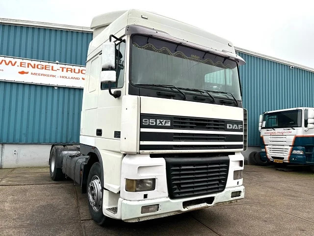 DAF 95.380 XF SPACECAB (EURO 2 (MECHANICAL PUMP & INJECTORS) / ZF16 MANUAL GEARBOX / AIRCONDITIONING) - Vilcējs: foto 2 DAF 95.380 XF SPACECAB (EURO 2 (MECHANICAL PUMP & INJECTORS) / ZF16 MANUAL GEARBOX / AIRCONDITIONING) - Vilcējs: foto 2