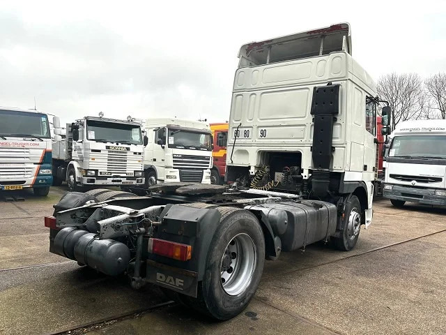 DAF 95.380 XF SPACECAB (EURO 2 (MECHANICAL PUMP & INJECTORS) / ZF16 MANUAL GEARBOX / AIRCONDITIONING) - Vilcējs: foto 3 DAF 95.380 XF SPACECAB (EURO 2 (MECHANICAL PUMP & INJECTORS) / ZF16 MANUAL GEARBOX / AIRCONDITIONING) - Vilcējs: foto 3