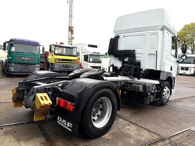 DAF CF 85.460 SPACECAB 4x2 (AS-TRONIC / MX-BRAKE / AIRCONDITIONING / ADR-VLG / FRIDGE / EURO 5 / ETC.) - Vilcējs: foto 3 DAF CF 85.460 SPACECAB 4x2 (AS-TRONIC / MX-BRAKE / AIRCONDITIONING / ADR-VLG / FRIDGE / EURO 5 / ETC.) - Vilcējs: foto 3