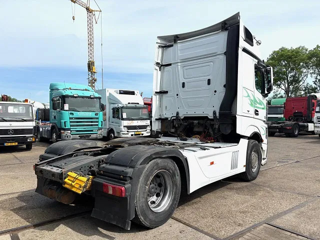 Mercedes-Benz Actros 1845 LS BIGSPACE (RETARDER / EURO 5 / TELLIGENT GEARBOX / FULL SPOILERSET / 2x DIESELTANK / AIRCONDITIONING) - Vilcējs: foto 3 Mercedes-Benz Actros 1845 LS BIGSPACE (RETARDER / EURO 5 / TELLIGENT GEARBOX / FULL SPOILERSET / 2x DIESELTANK / AIRCONDITIONING) - Vilcējs: foto 3