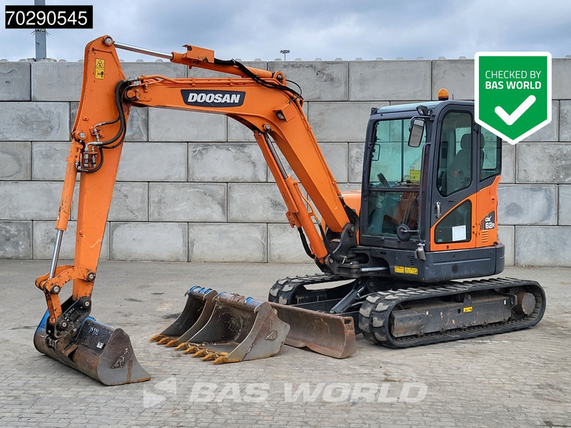 Doosan DX62 R-3 3 BUCKETS - A/C - Mini-ekskavators: foto 1 Doosan DX62 R-3 3 BUCKETS - A/C - Mini-ekskavators: foto 1