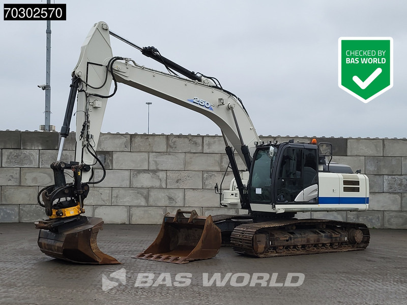 Hitachi ZX250 LC -6 Engcon - 2 Buckets - Kāpurķēžu ekskavators: foto 1 Hitachi ZX250 LC -6 Engcon - 2 Buckets - Kāpurķēžu ekskavators: foto 1