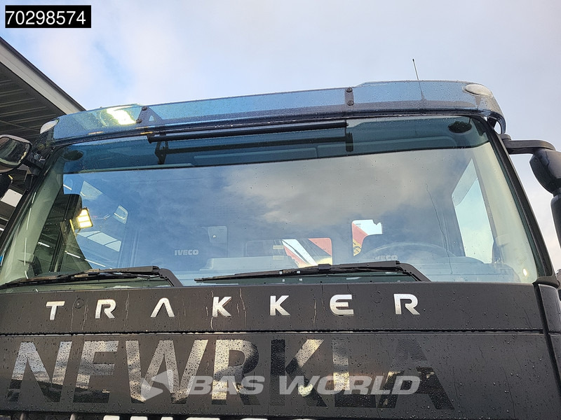 Bortu kravas automašīna/ Platforma, Kravas auto ar manipulatoru Iveco Trakker 360 6X4 Palfinger PK44002 Crane 8x Extensions Full Steel Big-Axle Manual Euro 5: foto 15 Bortu kravas automašīna/ Platforma, Kravas auto ar manipulatoru Iveco Trakker 360 6X4 Palfinger PK44002 Crane 8x Extensions Full Steel Big-Axle Manual Euro 5: foto 15