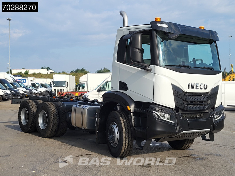 Iveco X-Way 460 6X4 NEW chassis Retarder Big-Axle Full Steel Navi Euro 6 - Šasija kravas automašīna: foto 3 Iveco X-Way 460 6X4 NEW chassis Retarder Big-Axle Full Steel Navi Euro 6 - Šasija kravas automašīna: foto 3