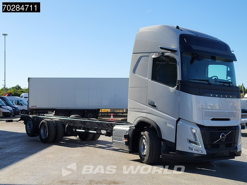 Volvo FH 62 R AERO 6X2 NEW Horsetruck chassis Lift+Lenkachse Dynamic Steering Mirror cam Euro 6 - Kravas automašīna: foto 3 Volvo FH 62 R AERO 6X2 NEW Horsetruck chassis Lift+Lenkachse Dynamic Steering Mirror cam Euro 6 - Kravas automašīna: foto 3