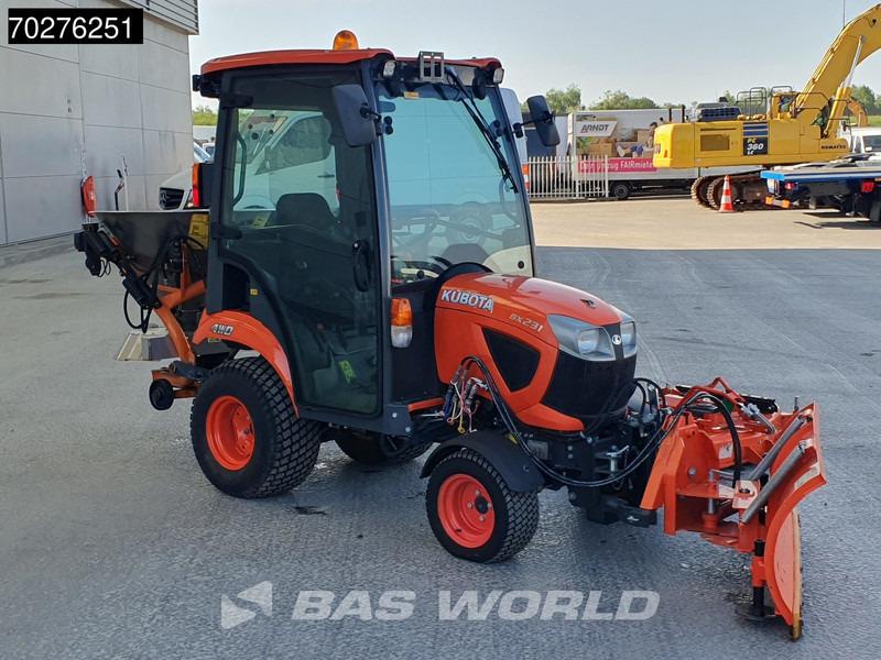 Kubota BX231 D-C C10 4X4 4x4 - INCL ATTACHMENTS - Traktors: foto 3 Kubota BX231 D-C C10 4X4 4x4 - INCL ATTACHMENTS - Traktors: foto 3