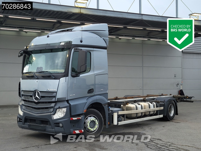 Mercedes-Benz Actros 1843 4X2 BDF 2xTanks Automatic Euro 6 - Konteineru vedējs/ Kravas automašīna ar noņemamā virsbūve: foto 1 Mercedes-Benz Actros 1843 4X2 BDF 2xTanks Automatic Euro 6 - Konteineru vedējs/ Kravas automašīna ar noņemamā virsbūve: foto 1