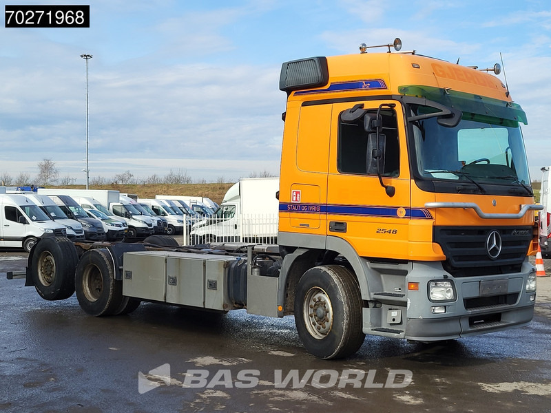 Mercedes-Benz Actros 2548 6X2 ADR chassis Liftaxle Telligent Halb Automatic Euro 4 - Šasija kravas automašīna: foto 3 Mercedes-Benz Actros 2548 6X2 ADR chassis Liftaxle Telligent Halb Automatic Euro 4 - Šasija kravas automašīna: foto 3