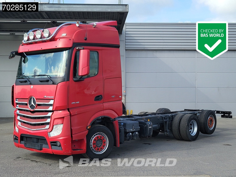 Mercedes-Benz Actros 2548 Actros 6X2 BigSpace Retarder PTO Liftachse Xenon ACC Navi Euro 6 - Šasija kravas automašīna: foto 1 Mercedes-Benz Actros 2548 Actros 6X2 BigSpace Retarder PTO Liftachse Xenon ACC Navi Euro 6 - Šasija kravas automašīna: foto 1