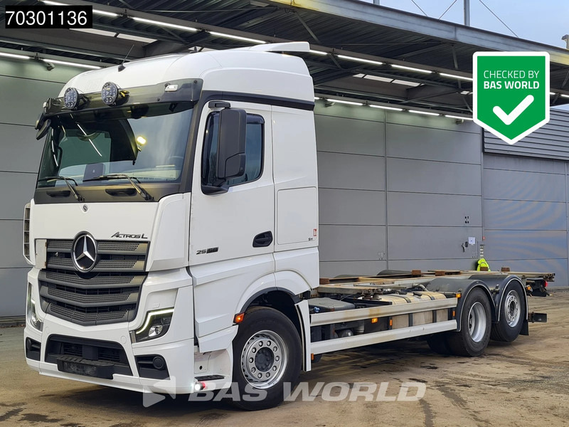 Mercedes-Benz Actros L 2558 Actros 6X2 BDF Full Air Suspension Automatic Lift-Axle Euro 6 - Konteineru vedējs/ Kravas automašīna ar noņemamā virsbūve: foto 1 Mercedes-Benz Actros L 2558 Actros 6X2 BDF Full Air Suspension Automatic Lift-Axle Euro 6 - Konteineru vedējs/ Kravas automašīna ar noņemamā virsbūve: foto 1
