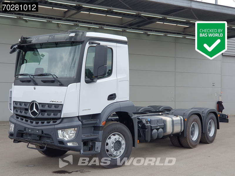 Mercedes-Benz Arocs 2636 6X4 NEW chassis Flange PTO Big-Axle Steelsuspension Euro 6 - Šasija kravas automašīna: foto 1 Mercedes-Benz Arocs 2636 6X4 NEW chassis Flange PTO Big-Axle Steelsuspension Euro 6 - Šasija kravas automašīna: foto 1