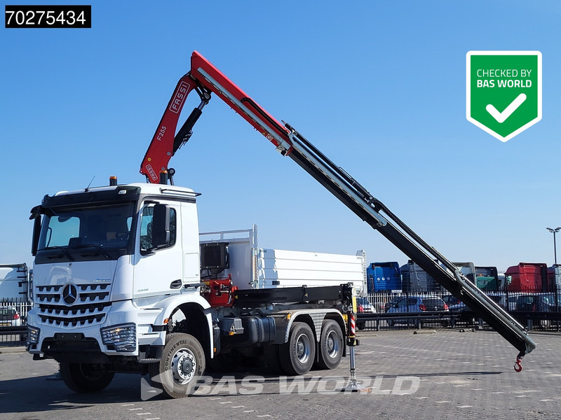 Mercedes-Benz Arocs 3348 6X6 Fassi F255A.2.24 xe-dynamic Kran Dreiseitenkipper Navi Euro 6 - Kravas automašīna pašizgāzējs, Kravas auto ar manipulatoru: foto 1 Mercedes-Benz Arocs 3348 6X6 Fassi F255A.2.24 xe-dynamic Kran Dreiseitenkipper Navi Euro 6 - Kravas automašīna pašizgāzējs, Kravas auto ar manipulatoru: foto 1