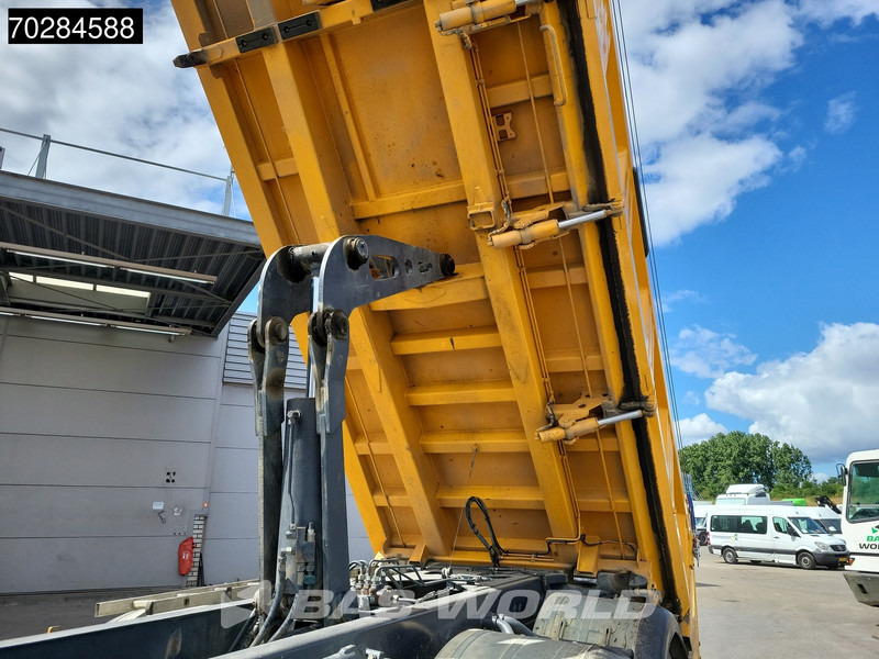 Renault Kerax 480 8X4 13m3 Meiller 2-way tipper Retarder Big-Axle Automatic Euro 5 - Kravas automašīna pašizgāzējs: foto 5 Renault Kerax 480 8X4 13m3 Meiller 2-way tipper Retarder Big-Axle Automatic Euro 5 - Kravas automašīna pašizgāzējs: foto 5