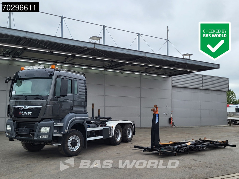 MAN TGS 33.510 TGS 6X6 Tractorhead + hooklift 20t AJK 5th wheel Wechselsystem Retarder Automatic - Vilcējs: foto 1 MAN TGS 33.510 TGS 6X6 Tractorhead + hooklift 20t AJK 5th wheel Wechselsystem Retarder Automatic - Vilcējs: foto 1