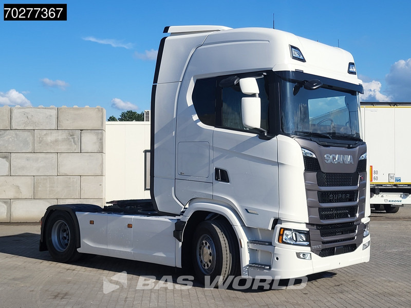 Scania S560 4X2 NEW! Retarder Full-Air 2xTanks Leder Standklima Navi ACC LED - Vilcējs: foto 3 Scania S560 4X2 NEW! Retarder Full-Air 2xTanks Leder Standklima Navi ACC LED - Vilcējs: foto 3